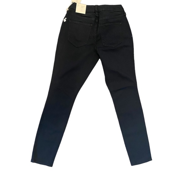 Universal Thread NWT Mid-Rise Curvy Skinny No Fade Black Jeans 2 | 26 Waist - Picture 5 of 12